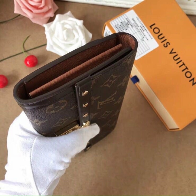 Ví nữ cầm tay LV đinh tán [Fullbox rút] - Bản VIP