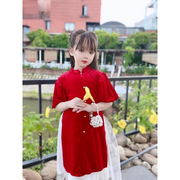Áo dài cách tân nhung đỏ tay rủ xinh xắn cho bé gái