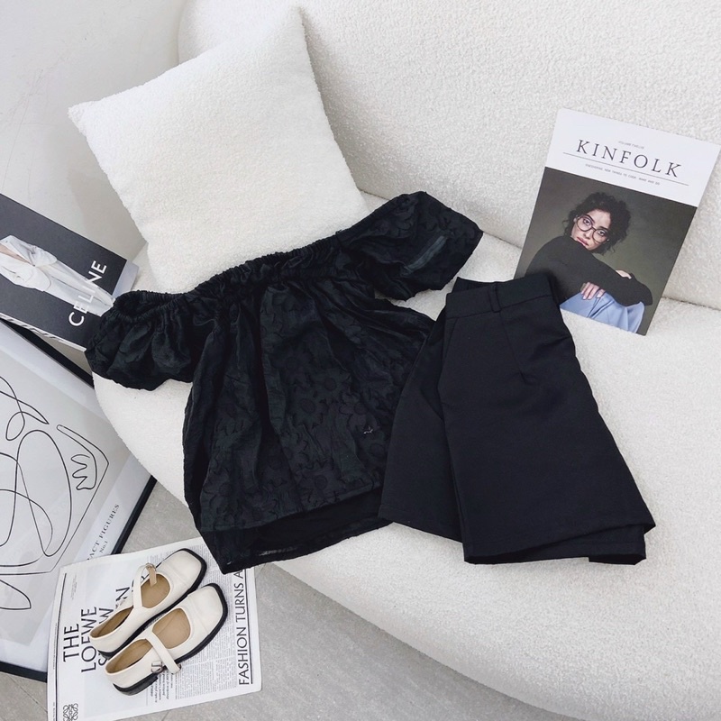 SET ÁO ĐEN GẤM HOA NỔI RỚT VAI PHỒNG + SHORT