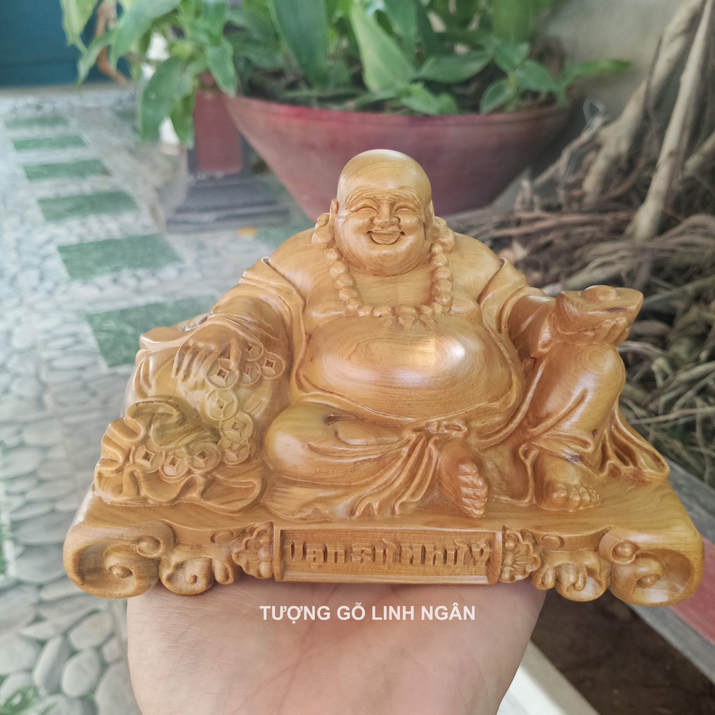 Tượng phật di lặc để xe ô tô gỗ thơm