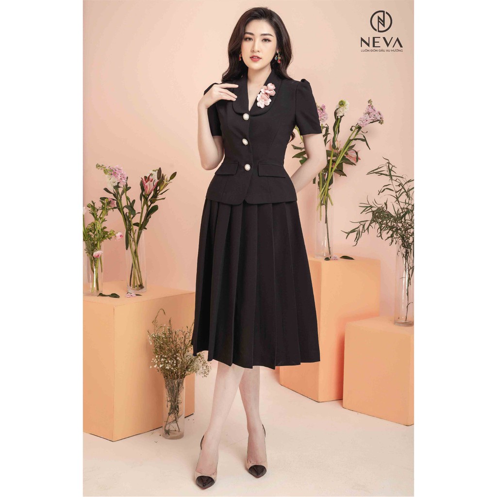 Áo blazer tay ngắn cổ cài hoa NEVA W610256