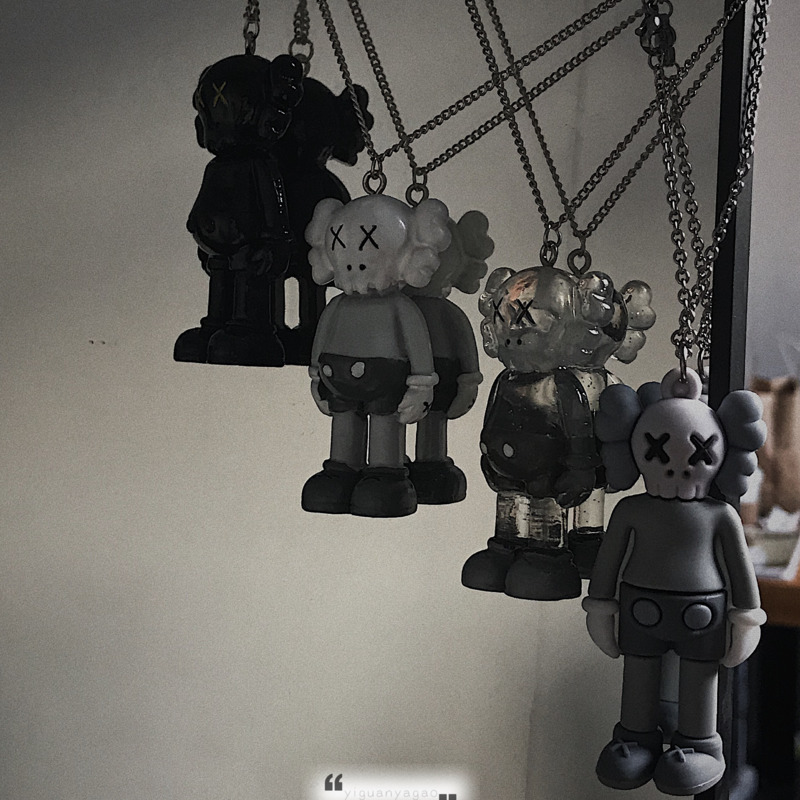 Dây Chuyền Mặt Hình Kaws Phong Cách Đường Phố Cá Tính