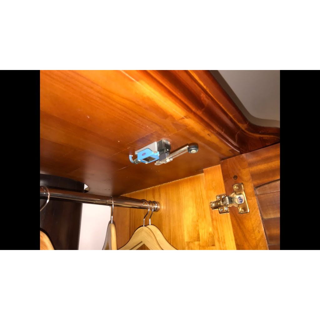 Đèn thông minh gắn tủ áo yên xe tự động tắt mở