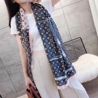Khăn lụa hiệu LV