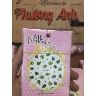 Dán nail xinh xắn