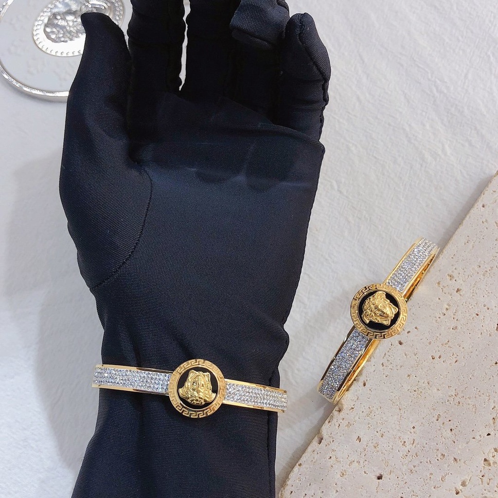 Vòng Tay Thép Titan Khắc Chữ Versace Thời Trang Hàn Quốc Cá Tính Cho Nam Nữ