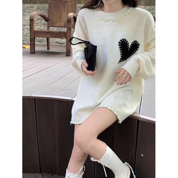 Áo len thêu trái tim đen dày dặn