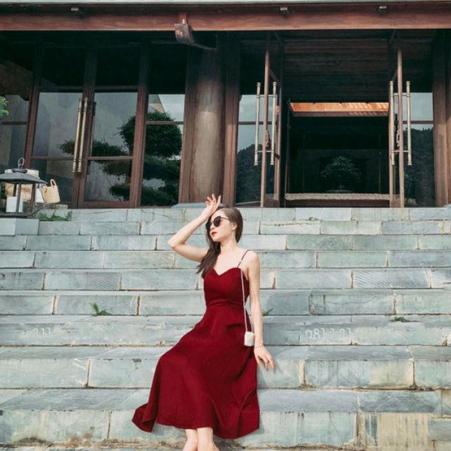 Váy maxi đỏ hở lưng