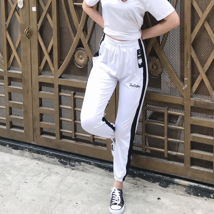 Quần jogger phối sọc nữ, form cá tính.