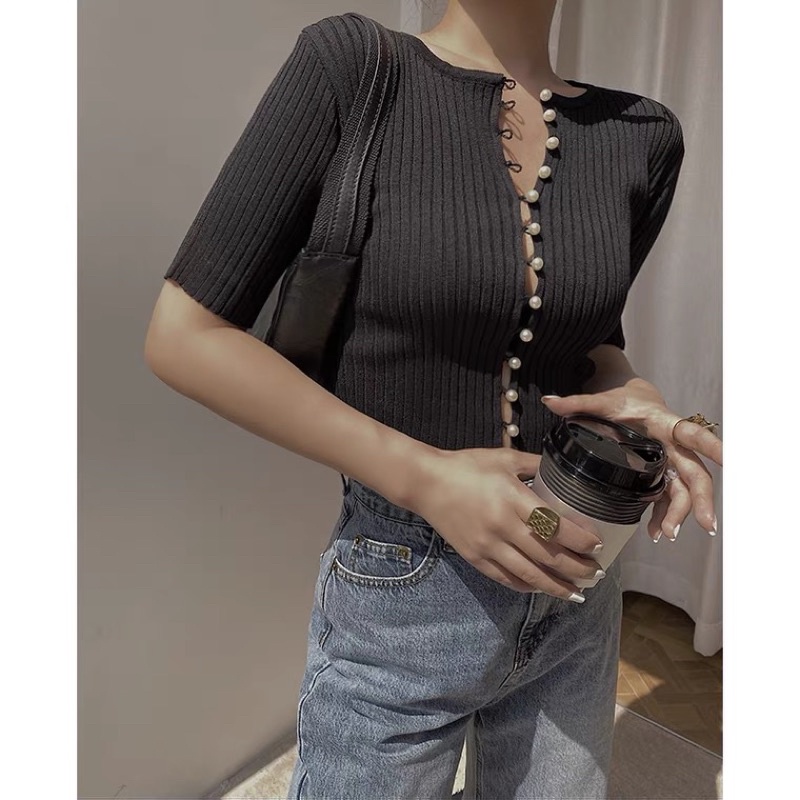 Áo len tăm hàng cúc ngọc cài