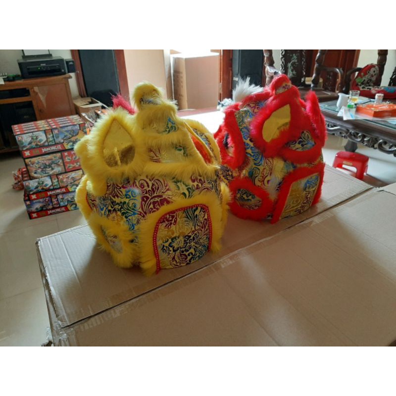 Đầu lân sư tử có pin hàng đẹp có đuôi kim sa cho trẻ em