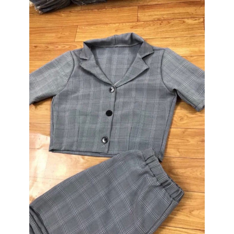 Set áo sơ mi tay ngắn cài nút và quần dài họa tiết caro