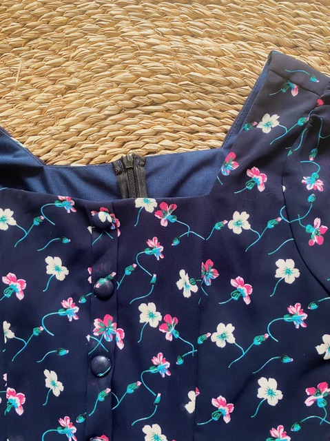 Đầm Bông Cổ Vuông Nút Bọc