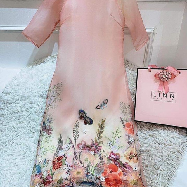 Voan kính cá. Bướm hoa