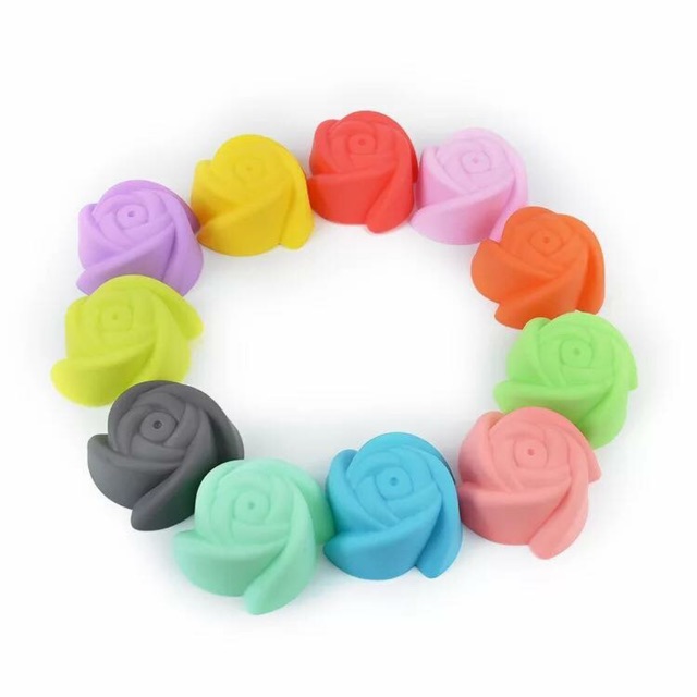 Khuôn silicon làm rau câu 2 lớp.Bán set 20 khuôn gồm 10 khuôn đường kính 5cm và 10 khuôn 3cm cùng một mẫu. Các mẫu hoa.