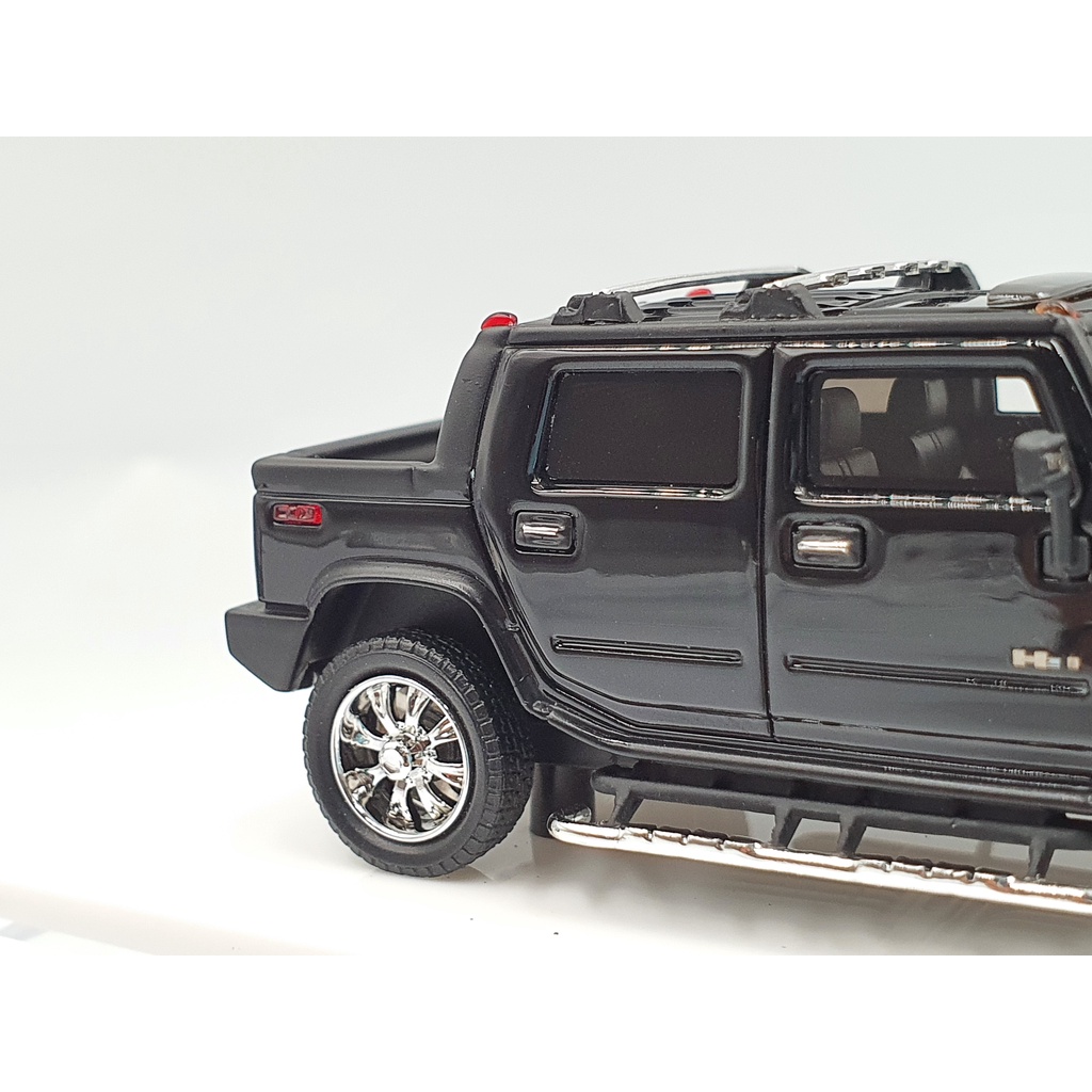 Xe Mô Hình Hummer H2 2008 Tỉ lệ 1:64 Hãng sx Motor Helix ( Đen )