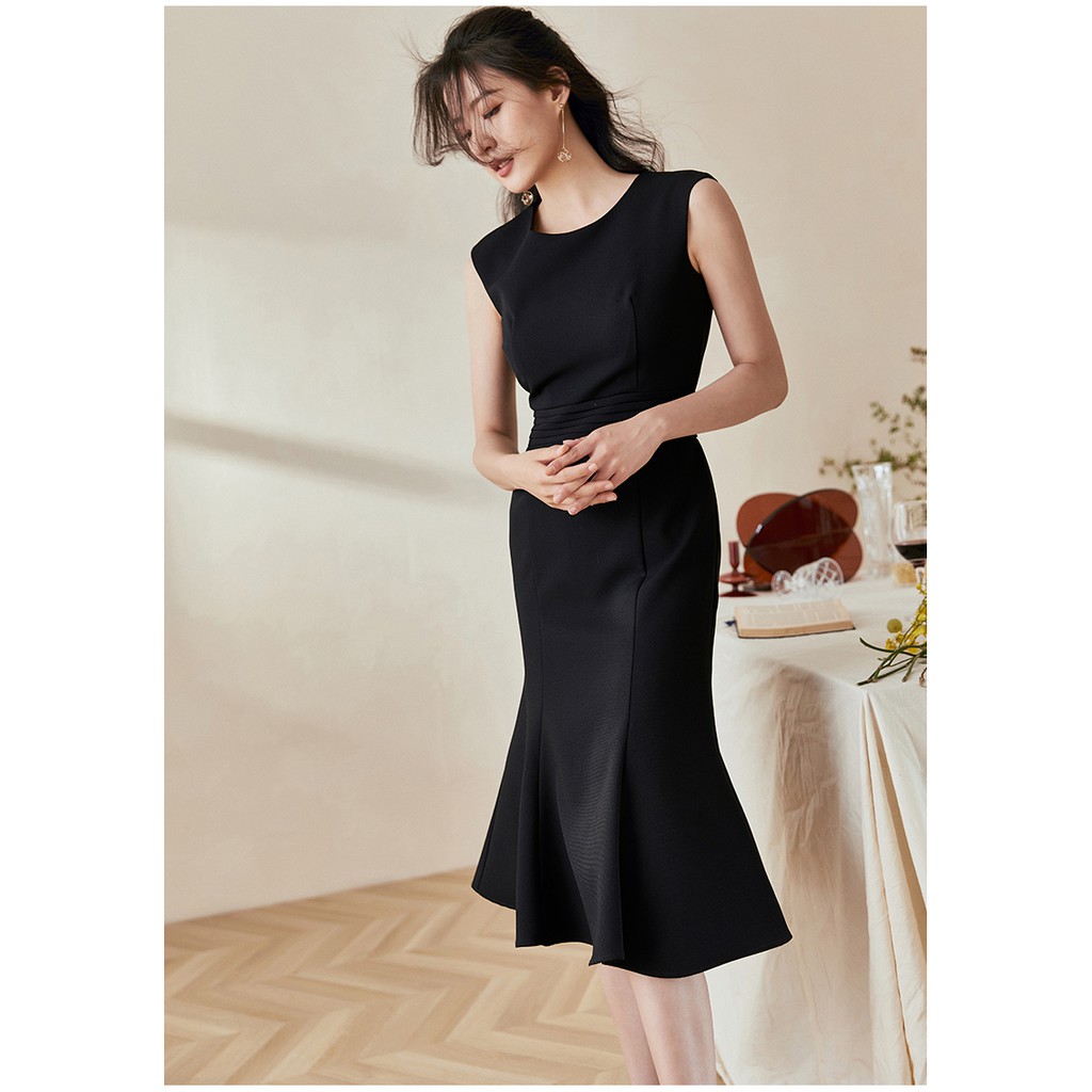 Đầm cổ tròn sát không tay dáng ôm bút chì đá đuôi cá đen