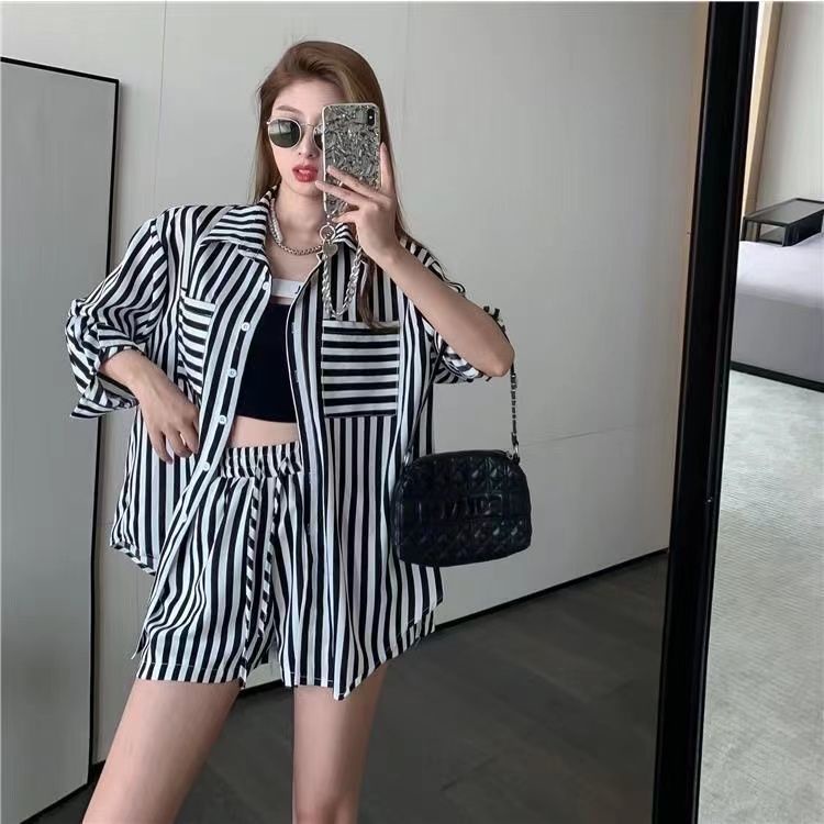 Set áo sơ mi sọc khoác chống nắng + quần short ống rộng phong cách mùa hè có bán lẻ
