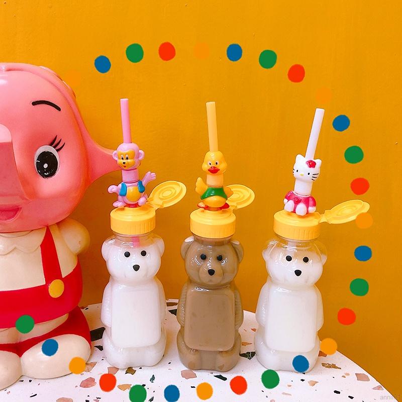 Bình Nước Nhựa Trong Suốt Họa Tiết Gấu Hoạt Hình Dễ Thương Có Ống Hút Cho Bé