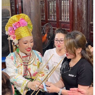 Trâm Ngọc cài tai
