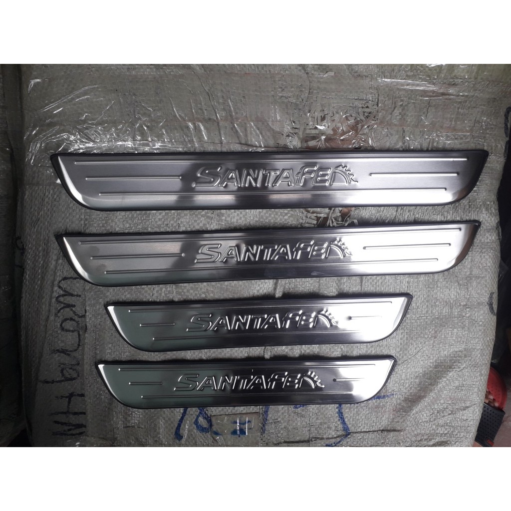 Bậc ngoài INOX xe Hyundai Santafe 2019
