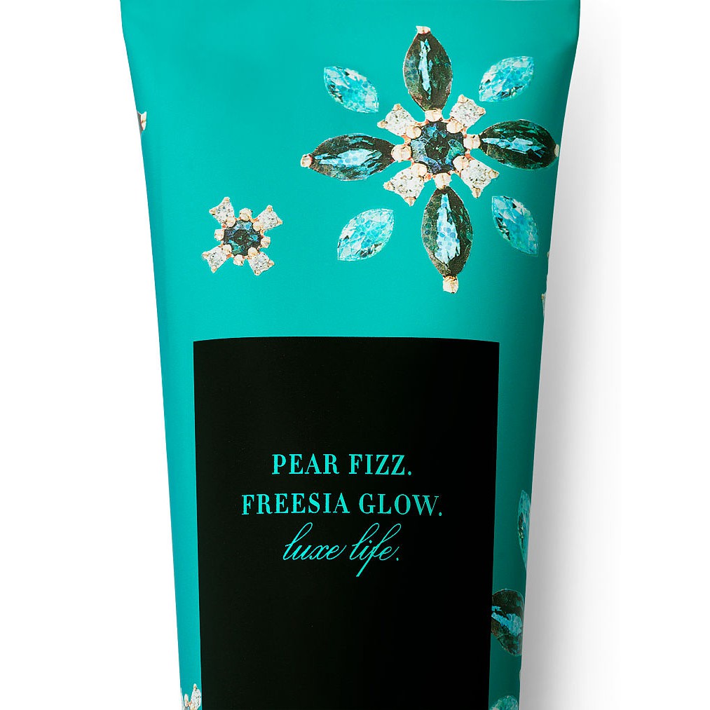 Dưỡng thể giữ ẩm da Victoria's Secret Winter Dazzle Fragrance Lotions - Emerald Crush 236ml (Mỹ)