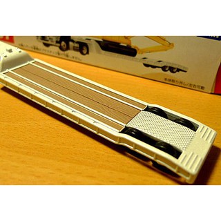 Mô hình Long Tomica No 137 LOWLOADER 2009