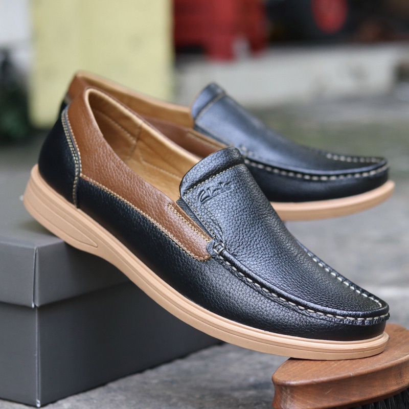Giày lười CLARKS chính hãng cho nam da bò mềm, nhập khẩu Thái Lan, đế khâu chỉ may chắc chắn.