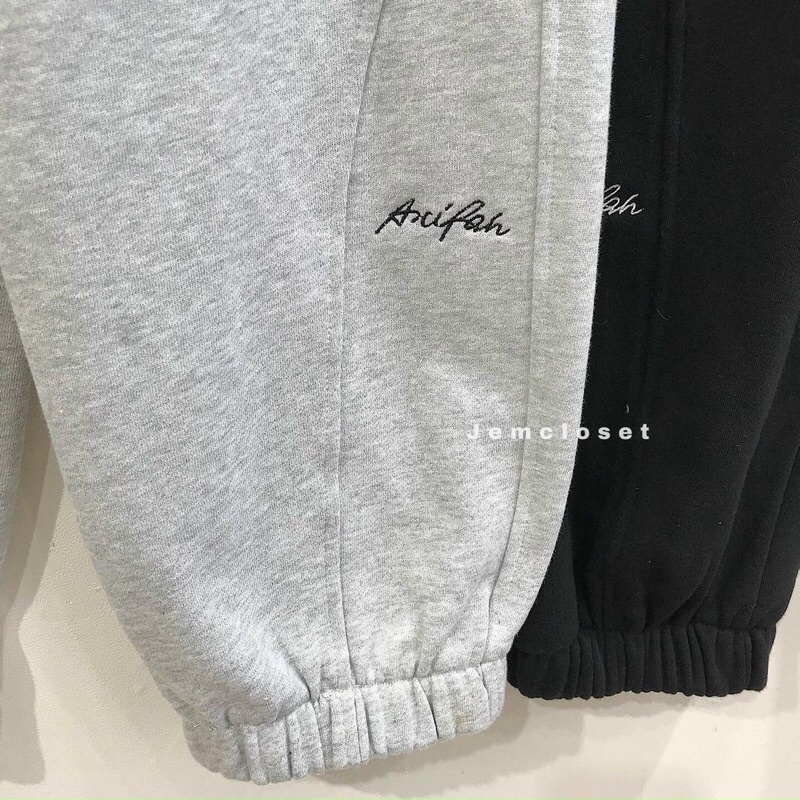 Quần jogger thêu chân