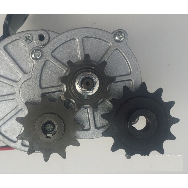 NHÔNG BÁNH RĂNG GẮN MOTOR GIẢM TỐC CHẾ XE ĐẠP ĐIỆN
