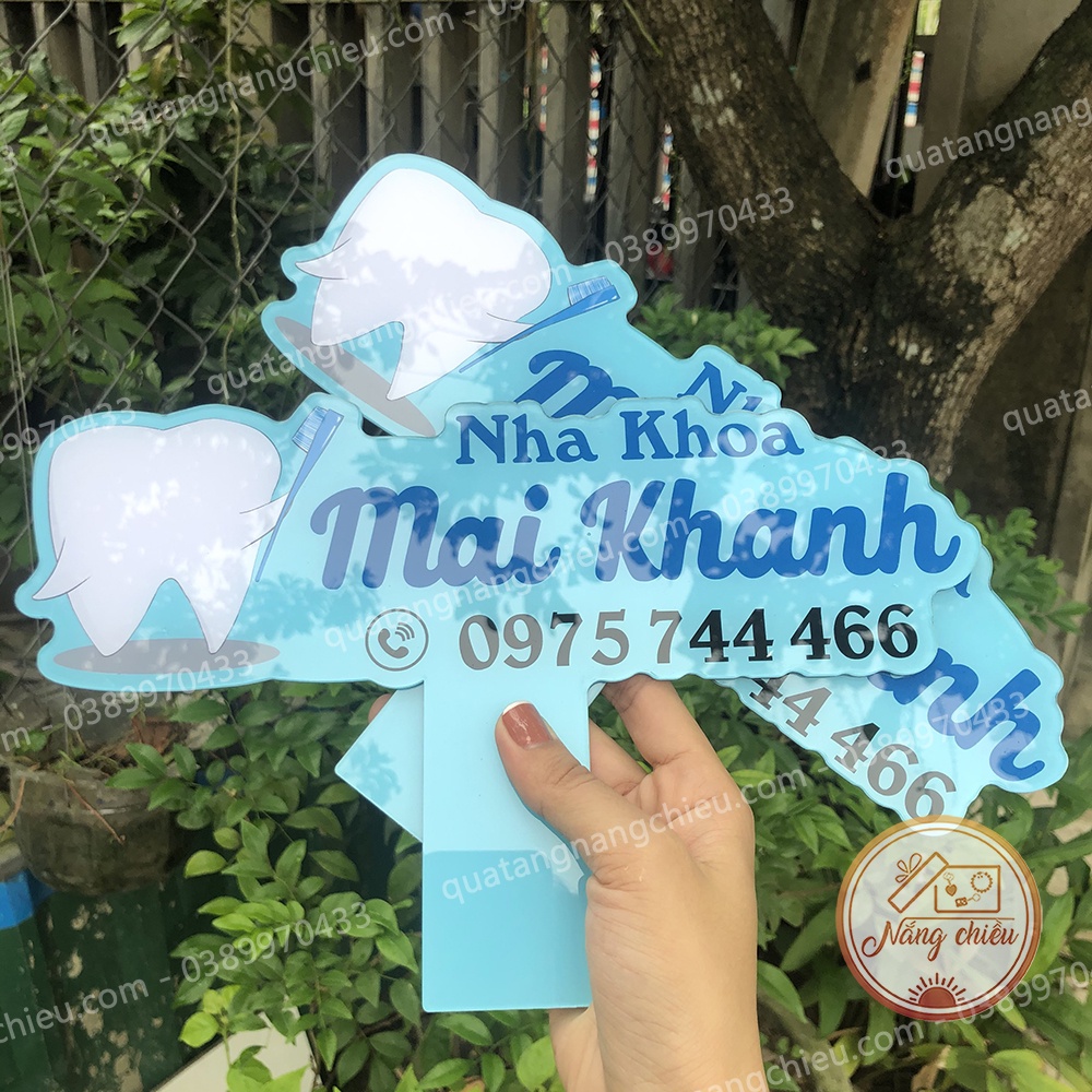 Bảng cầm tay chụp ảnh bằng mica dành cho Nha Khoa Thẩm Mỹ siêu xinh - Thiết kế nội dung theo yêu cầu