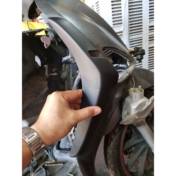 Ốp yếm trước bên phải liberty 125 3Vie S chính hãng