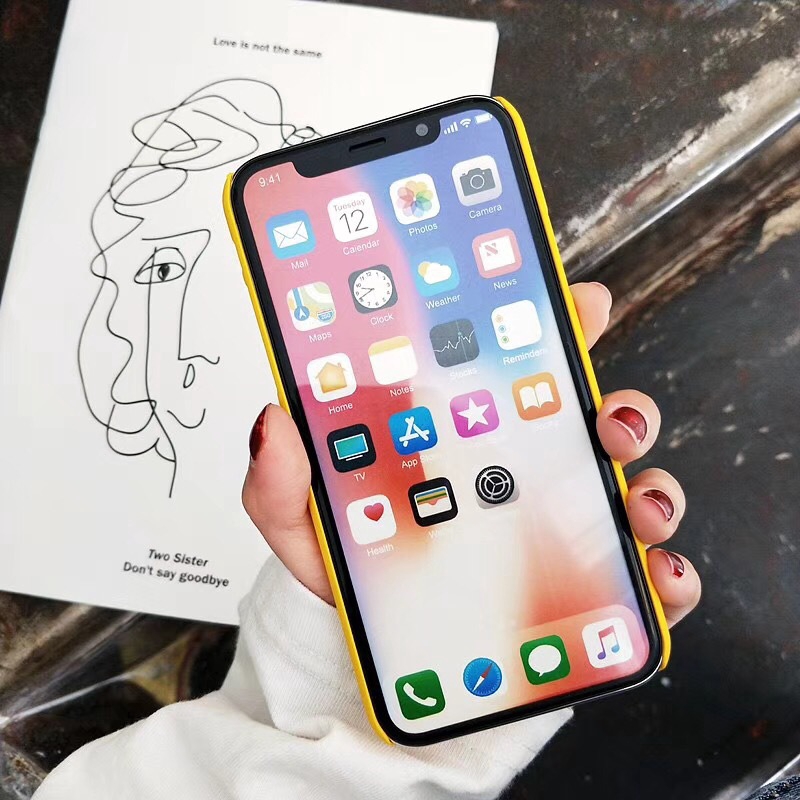 Ốp điện thoại màu vàng hình chữ kí hiệu cá tính cho iPhone