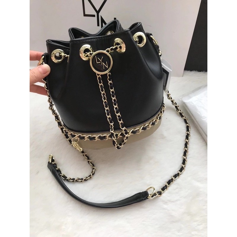 Túi Lyn hobo dây rút viền xích