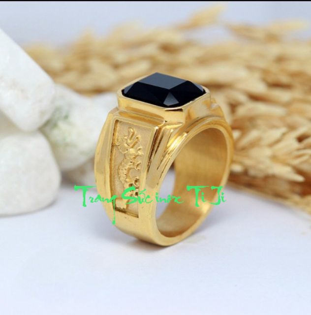 Nhẫn nam inox mạ vàng chạm rồng đá đen