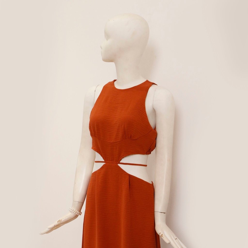 Đầm HD PAR!S khoét eo cột dây