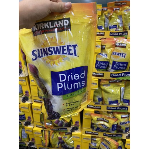 Quả mận sấy khô Kirkland Signature Sunsweet Plums 1,59 kg của Mỹ