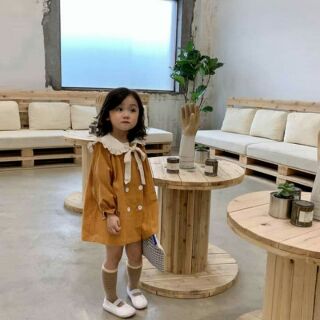 Đầm suông nơ cổ sen cho bé