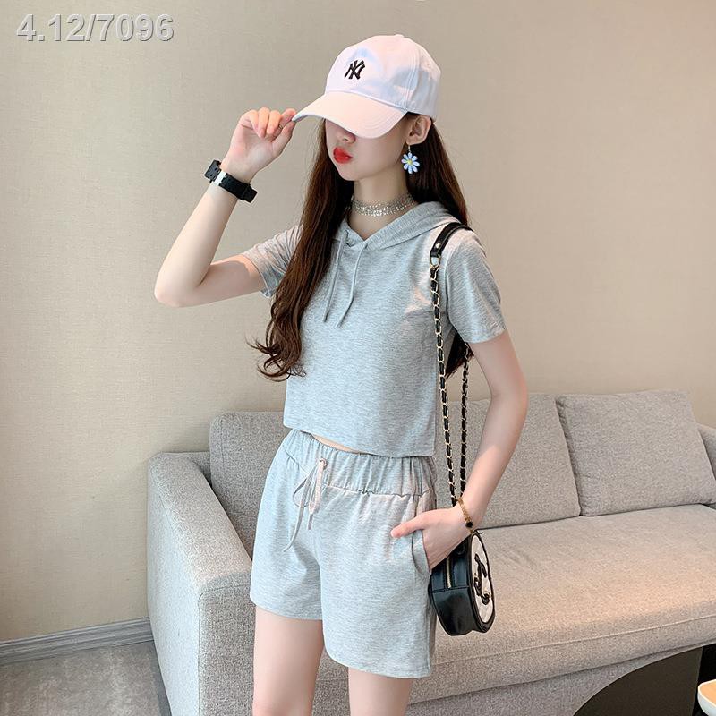 Mùa hè năm 2021 thiết kế mới cảm giác giản dị có mũ trùm đầu áo len ngắn tay quần short thể thao hai mảnh phù hợ