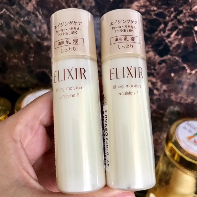 Sữa Dưỡng da Elixir Lifting Moisture Emulsion 30ml