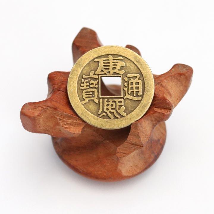 Đồng xu may mắn, Đồng xu phong thuỷ ngũ đế,  - Bỏ ví chiêu tài, trừ tà khí, may mắn, tài lộc, bình an