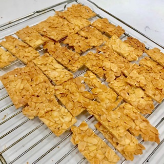 1kg granola 1 lạng bánh hạnh nhân