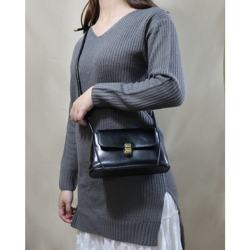 Áo len dáng dài xẻ tà  THE BLUE LADIES