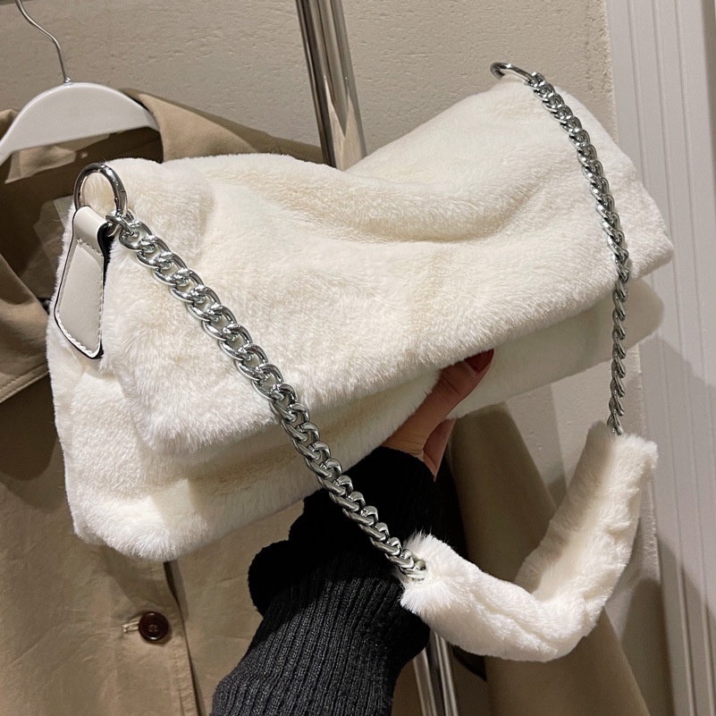 Túi xách messenger IELGY nhồi bông đeo dưới cánh tay phối dây xích hợp thời trang