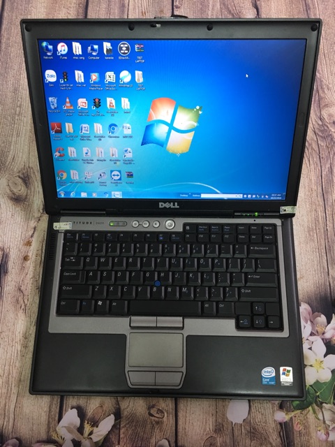 Laptop Dell 1400 có camera phục vụ học online | BigBuy360 - bigbuy360.vn