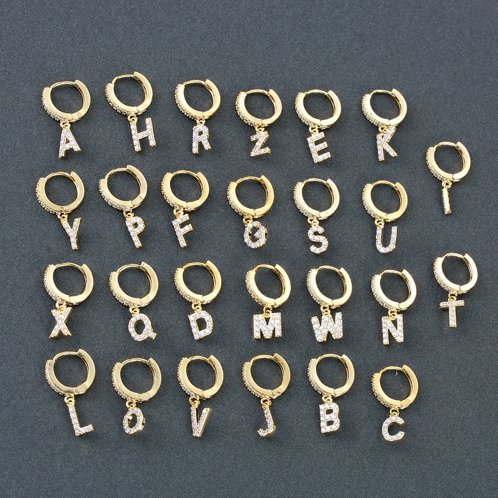 Khuyên tai mặt hình chữ cái tiếng Anh độc đáo