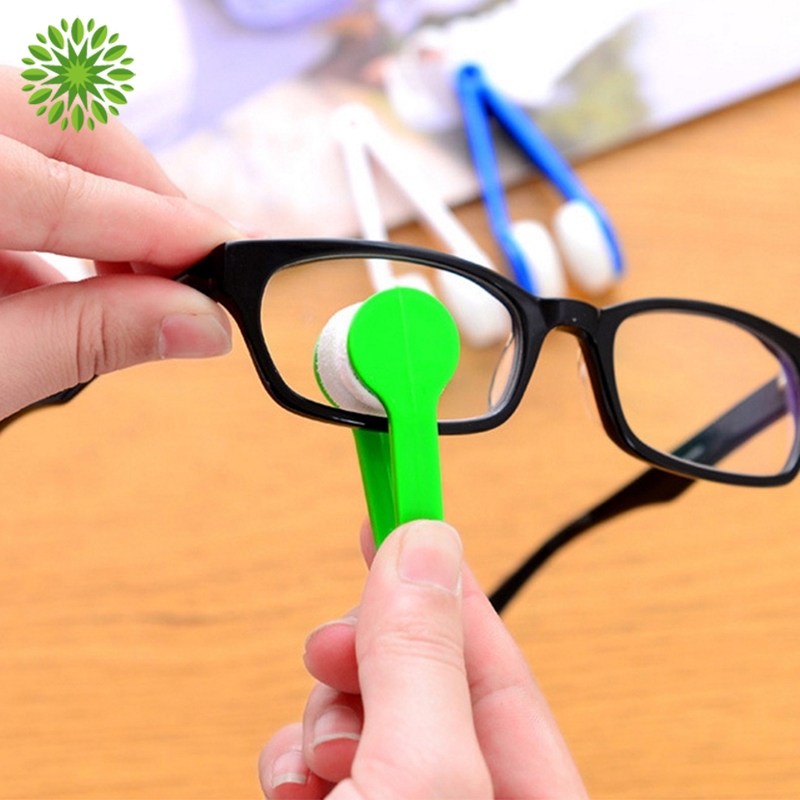 1 Dụng Cụ Vệ Sinh Mắt Kính Tiện Lợi