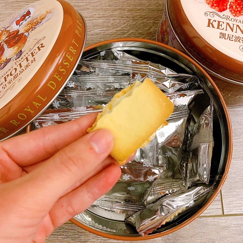 BÁNH QUY KEM HỘP THIẾC KENNY POTTER