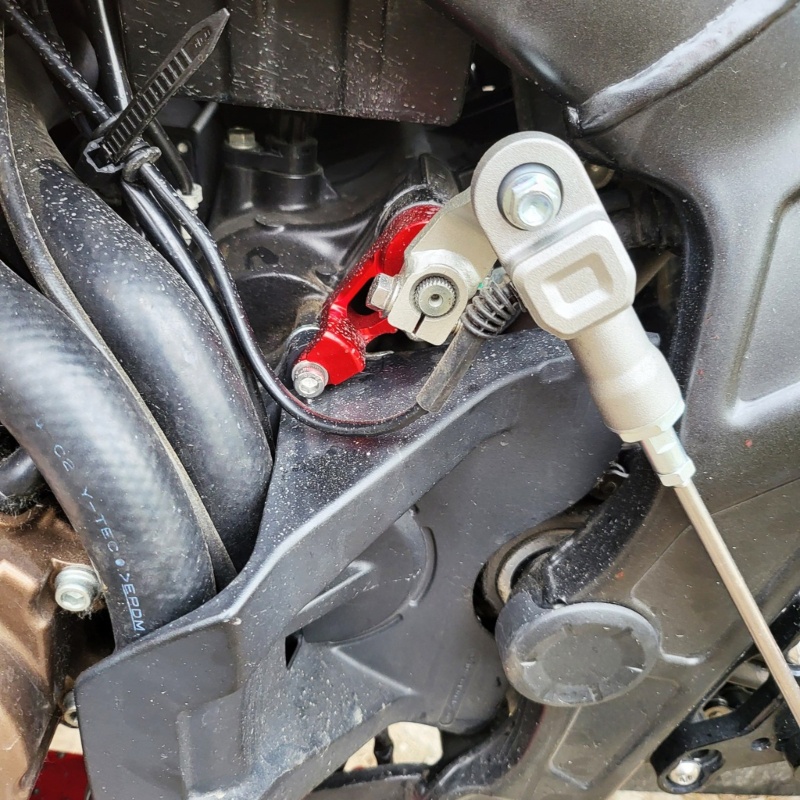Bộ Ổn Định Cần Gạt Số Kèm 2 Ốc Vít Bằng Titan Màu Đỏ Đen Dành Cho CBR650r 65