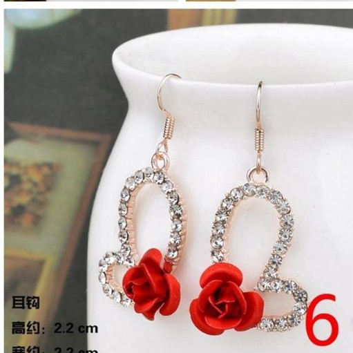 Hoa tai đá hoa hồng